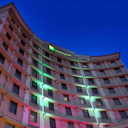 Holiday Inn Express Dallas Market Center By Ihg Exterior photo