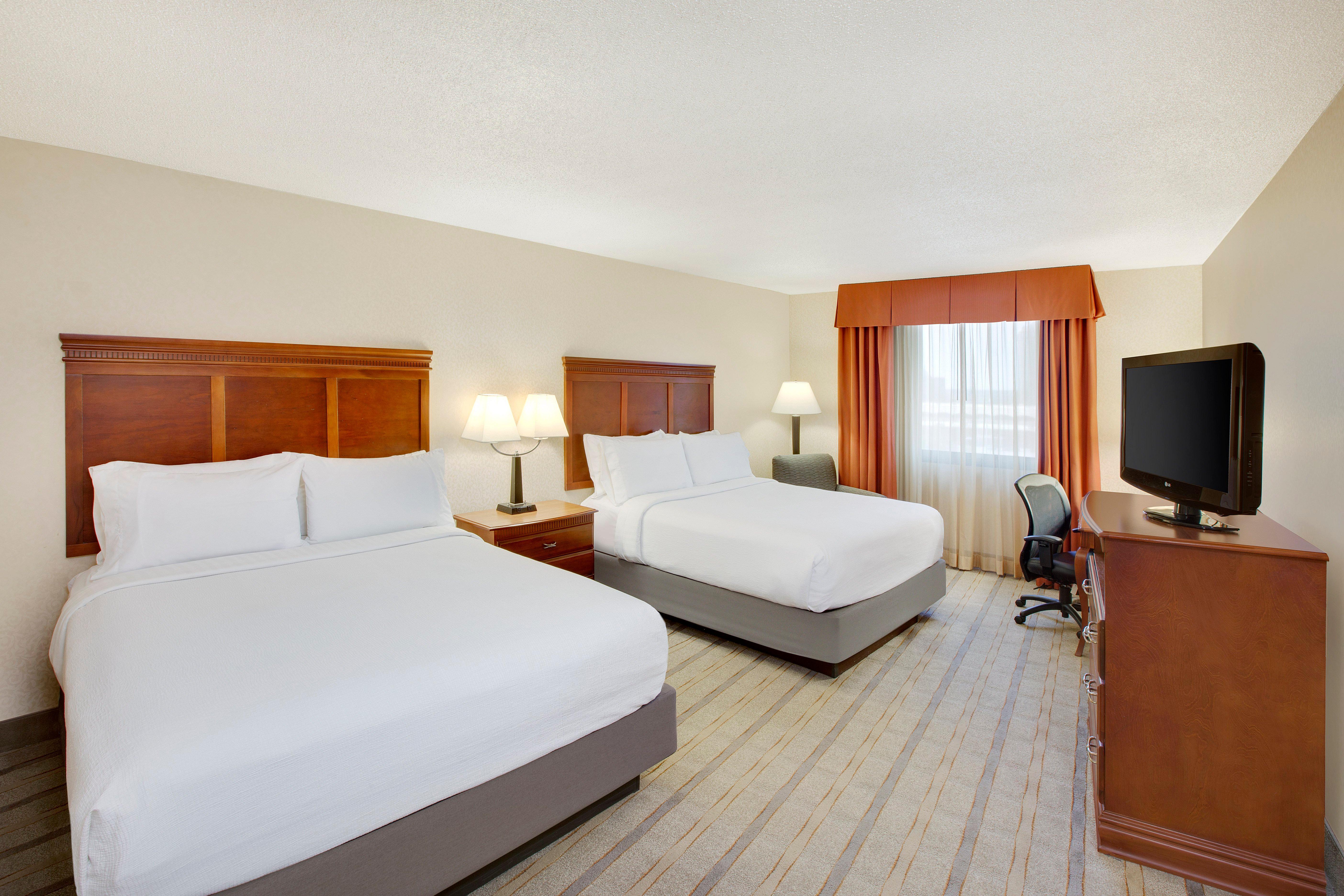 Holiday Inn Express Dallas Market Center By Ihg Exterior photo