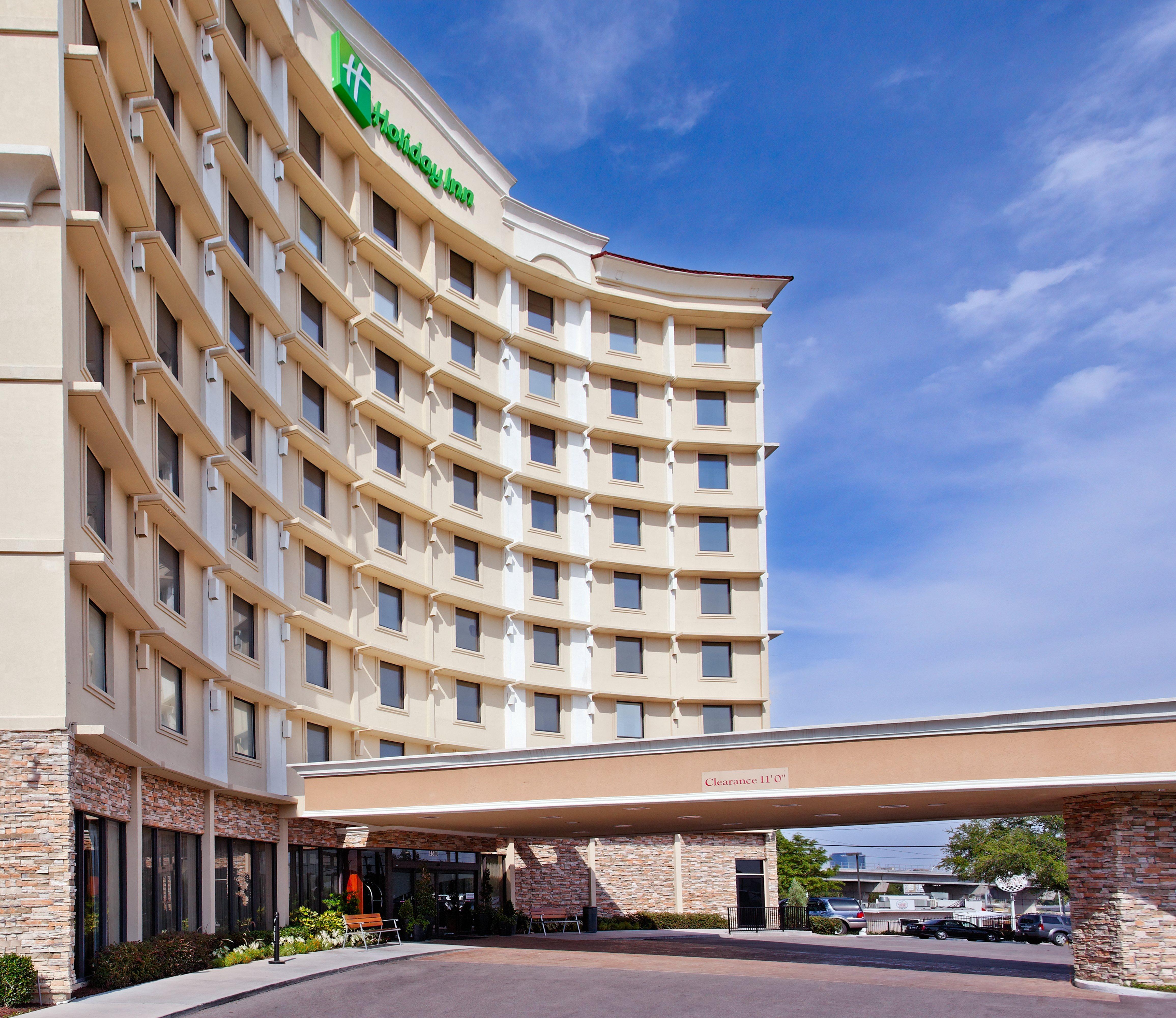 Holiday Inn Express Dallas Market Center By Ihg Exterior photo