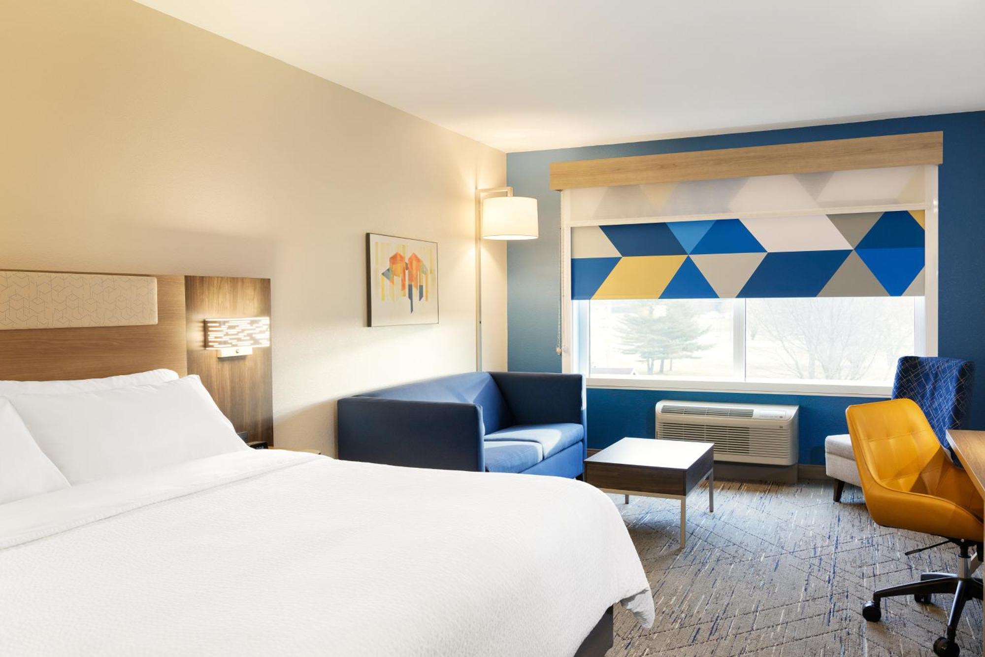 Holiday Inn Express Dallas Market Center By Ihg Exterior photo