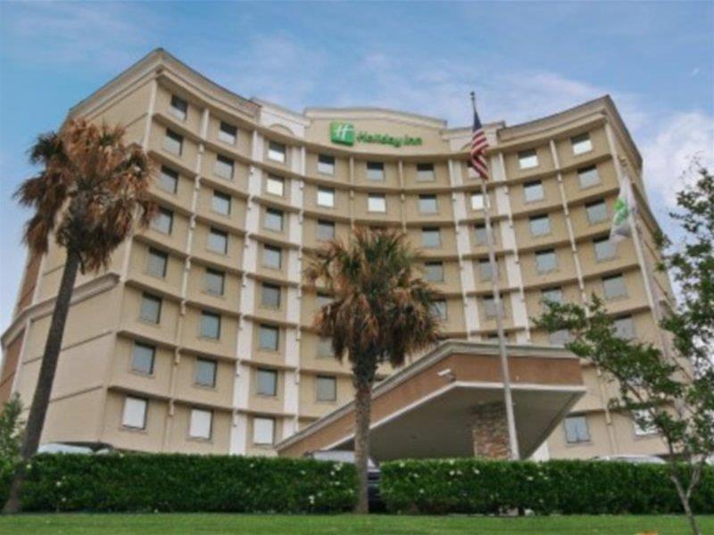 Holiday Inn Express Dallas Market Center By Ihg Exterior photo